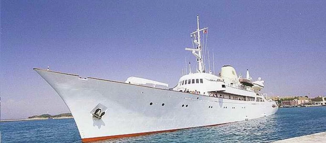 Στη Μύκονο η εντυπωσιακή θαλαμηγός «Χριστίνα» του Αριστοτέλη Ωνάση (φωτο)